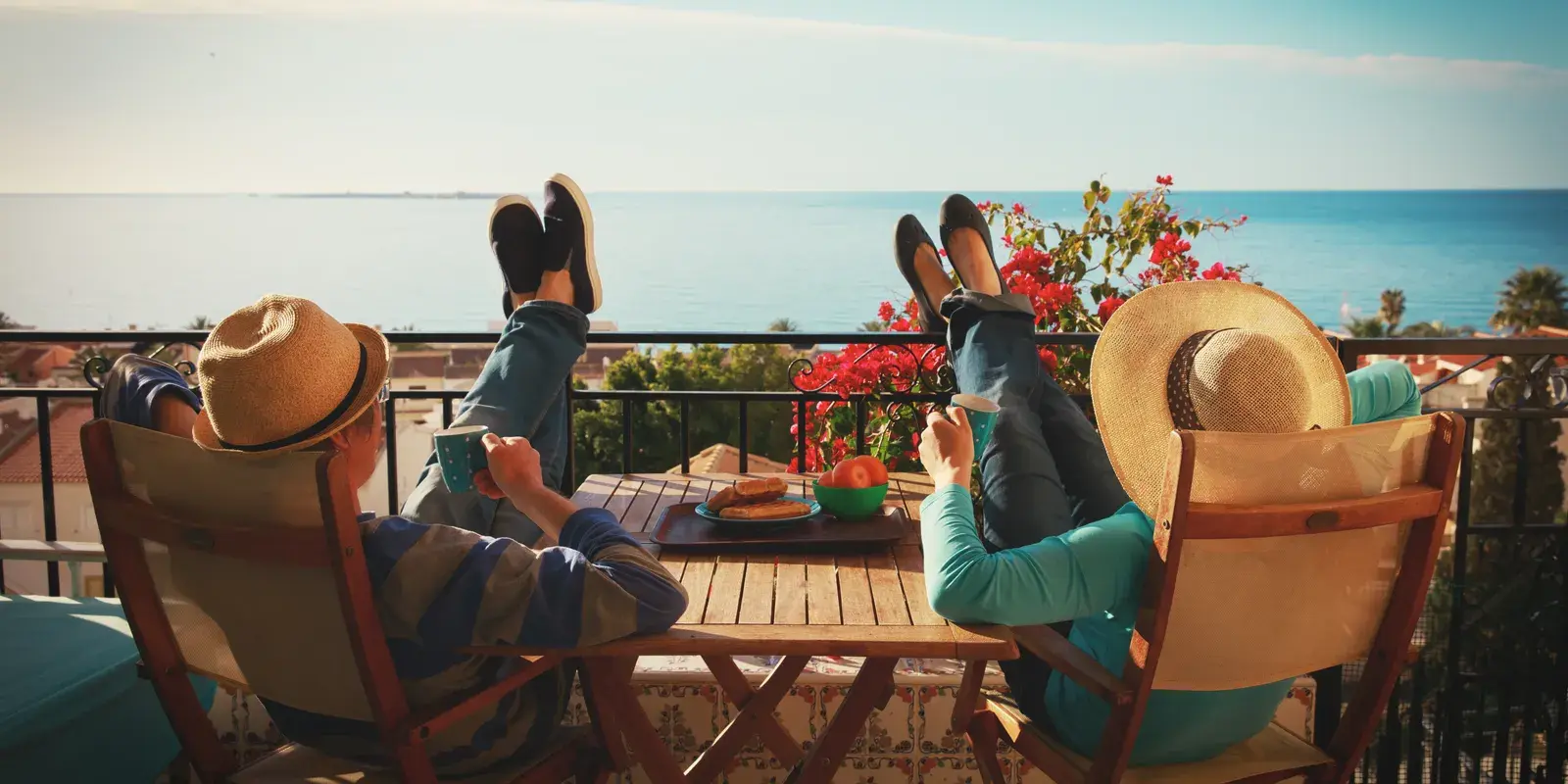 Morgenkaffe på altanen i en lejlighed på Costa del Sol